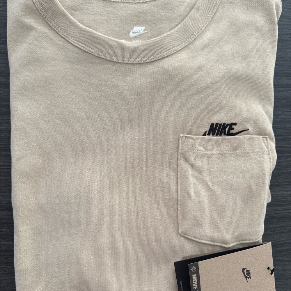 The Nike Tee New T-Shirt with Logo Pocket